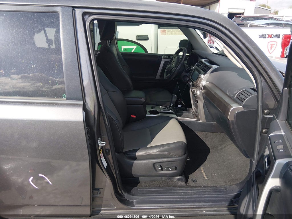 2019 Toyota 4RUNNER SR5 Premium photo 5