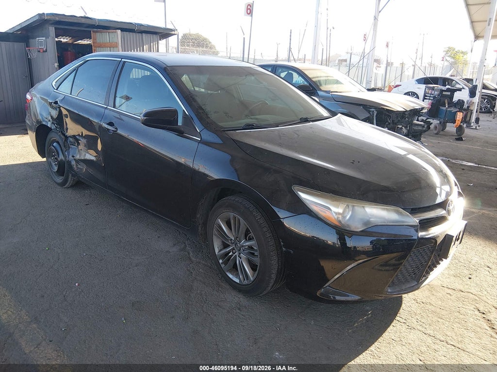 2016 Toyota Camry SE photo 1