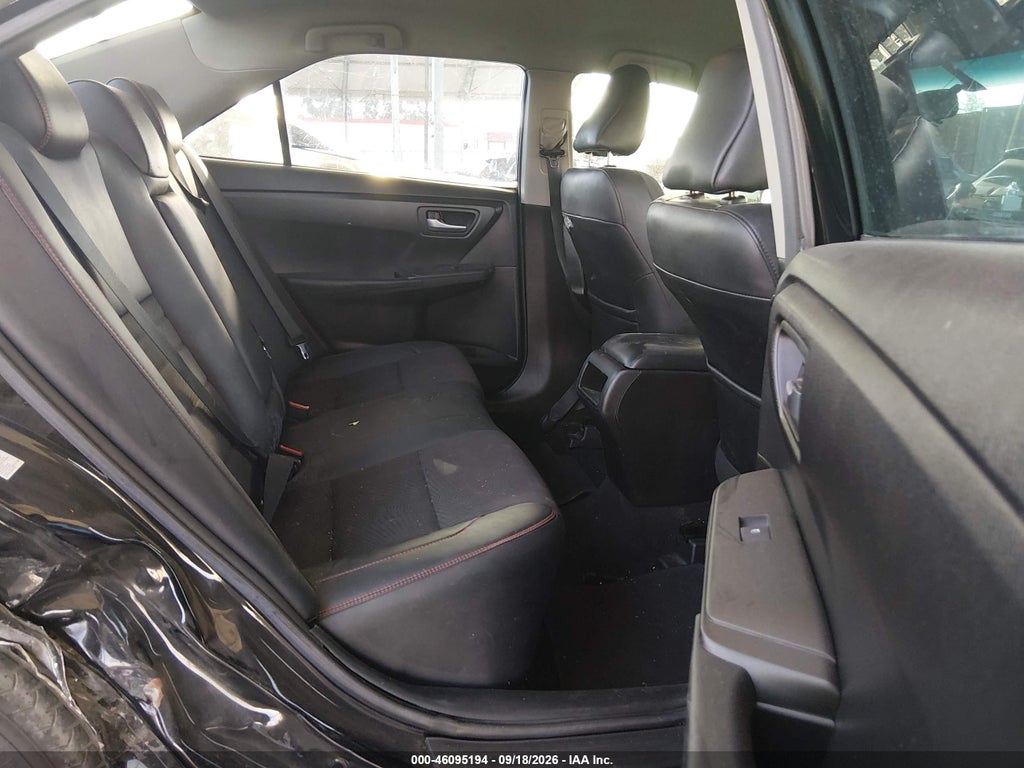2016 Toyota Camry SE photo 8