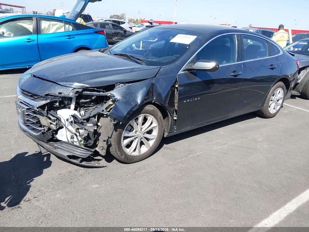 2020 Chevrolet Malibu FWD LT photo 2