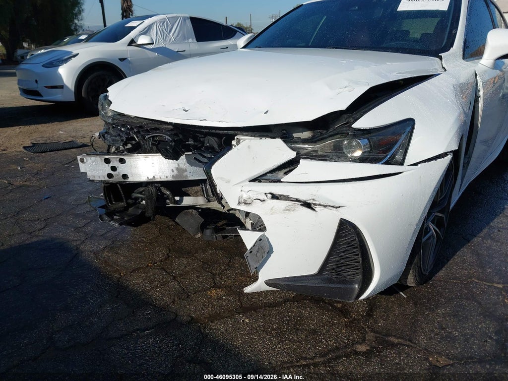 2017 Lexus IS 200T photo 6