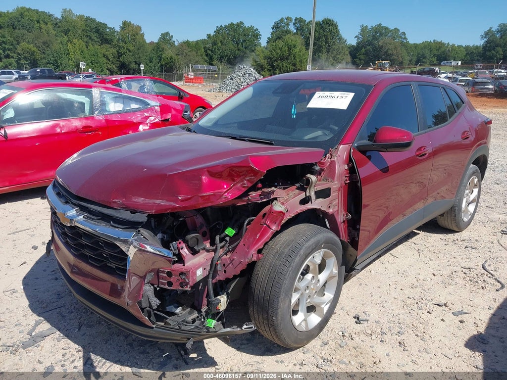 2024 Chevrolet Trax FWD SP photo 2