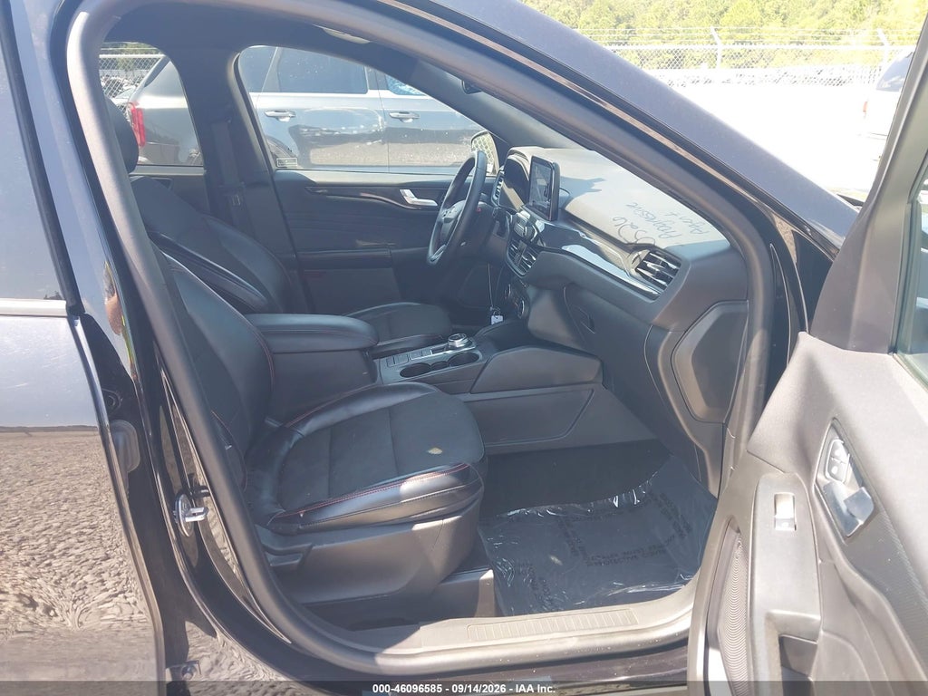 2024 Ford Escape ST-Line photo 5