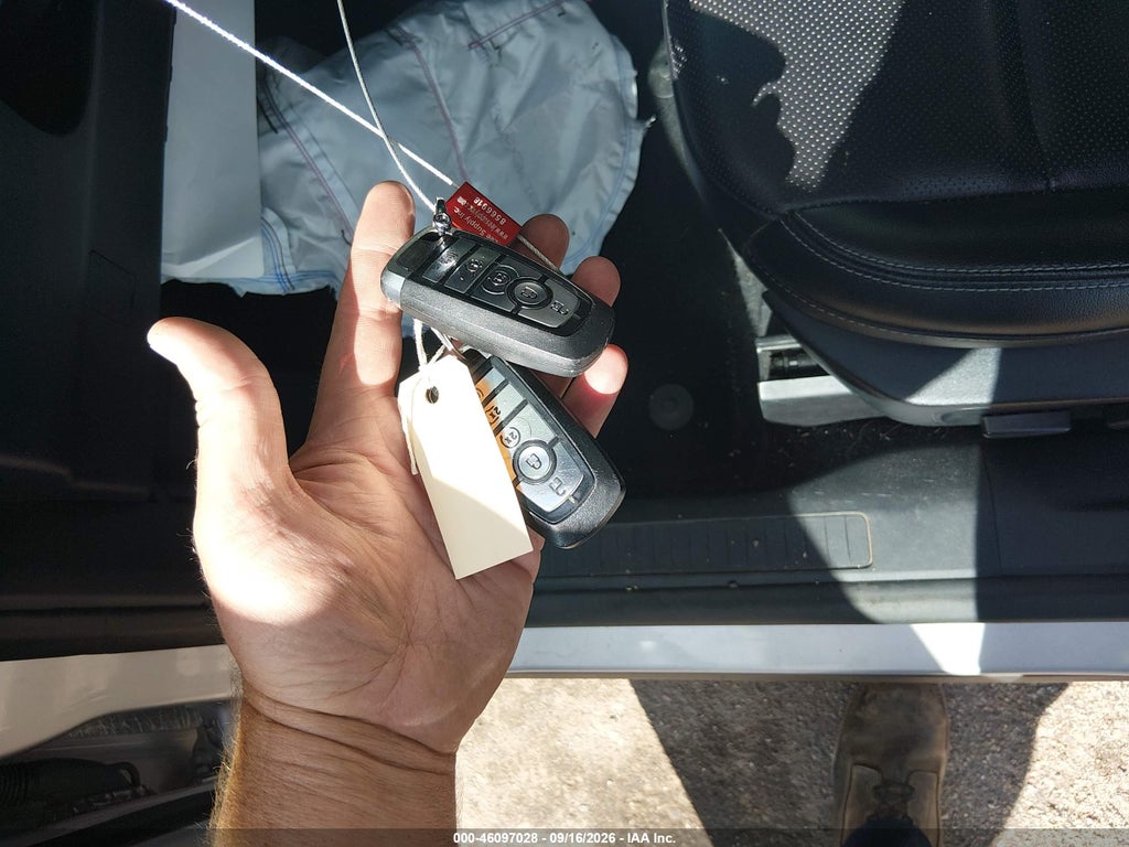 2020 Ford Escape SEL photo 11