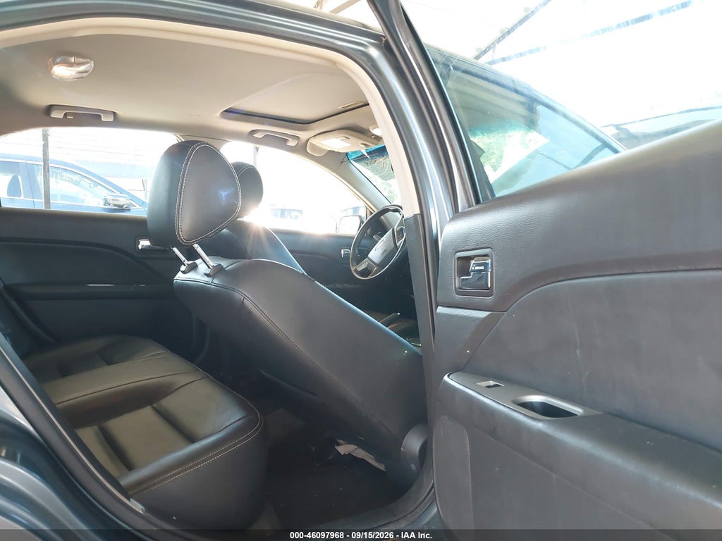 2011 Ford Fusion SEL photo 8