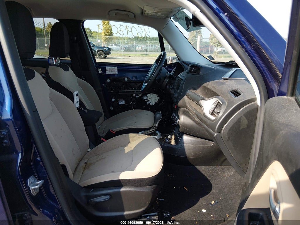 2017 Jeep Renegade Latitude 4X4 photo 5