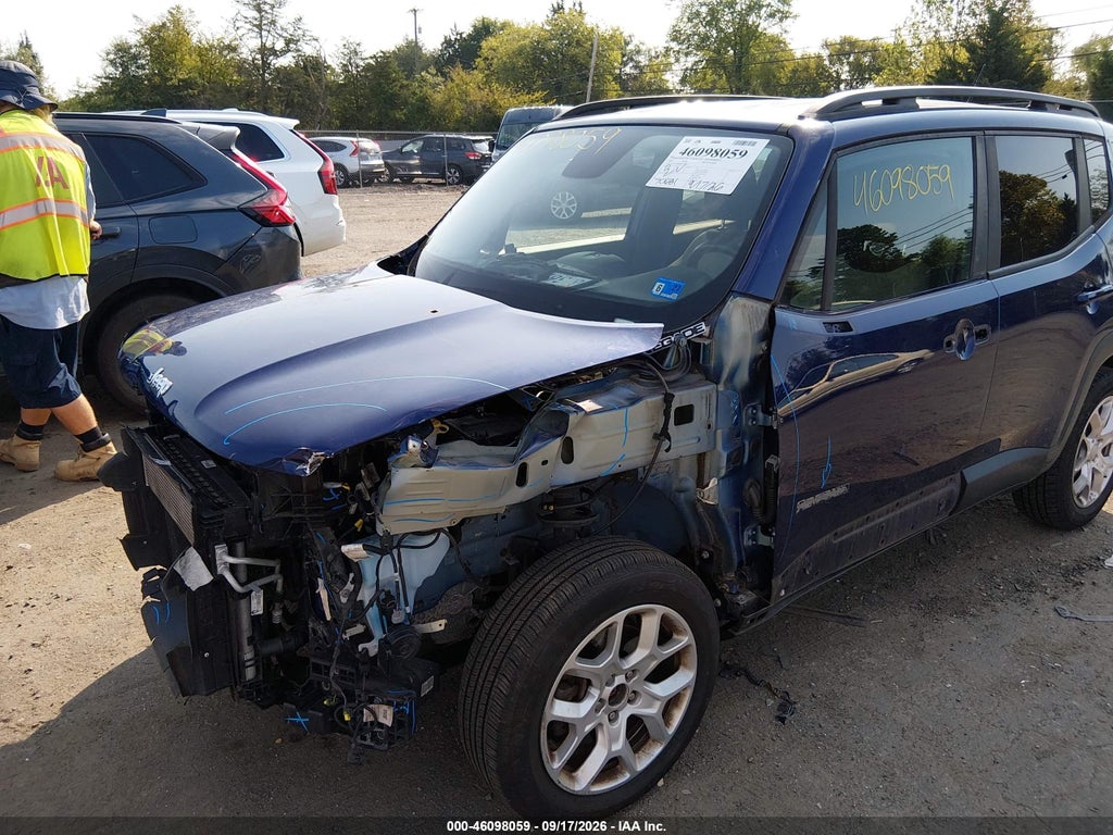 2017 Jeep Renegade Latitude 4X4 photo 6