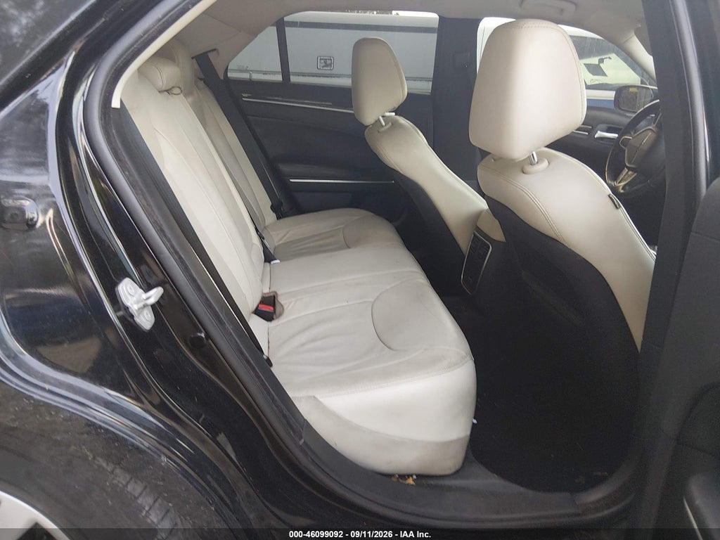 2015 Chrysler 300 Limited photo 8