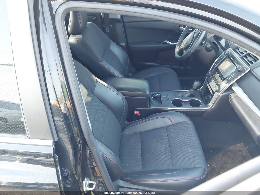 2017 Toyota Camry Hybrid SE photo 5
