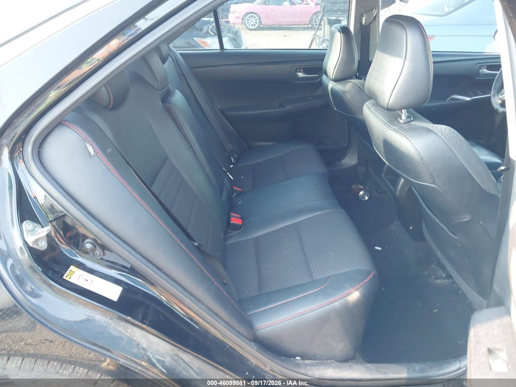 2017 Toyota Camry Hybrid SE photo 8