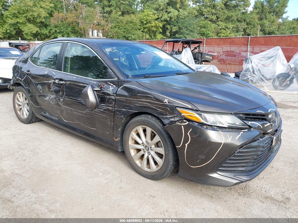 2018 Toyota Camry LE photo 1