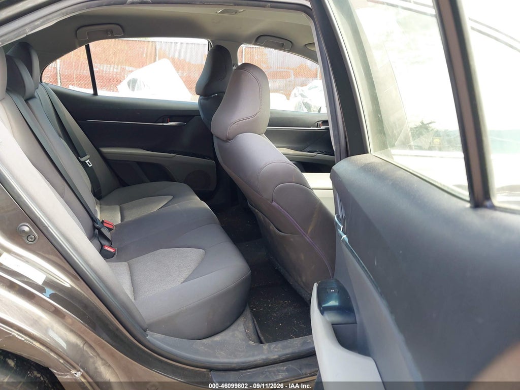 2018 Toyota Camry LE photo 8