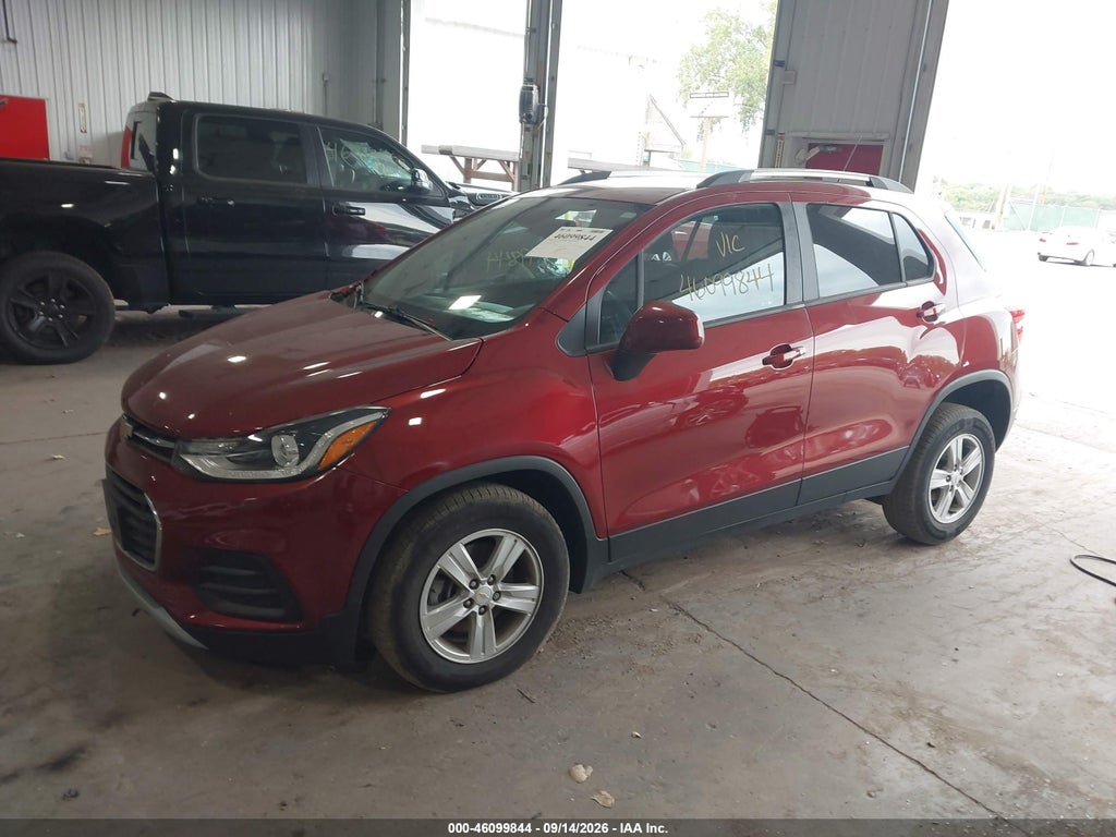 2021 Chevrolet Trax AWD LT photo 2