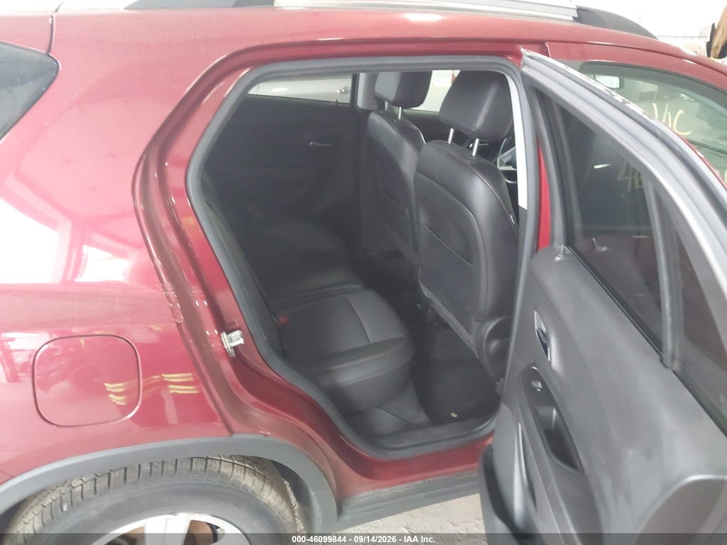 2021 Chevrolet Trax AWD LT photo 8