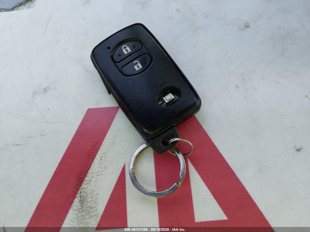 2014 Toyota Prius TWO photo 11