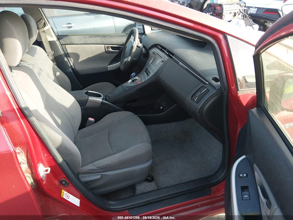 2014 Toyota Prius TWO photo 5
