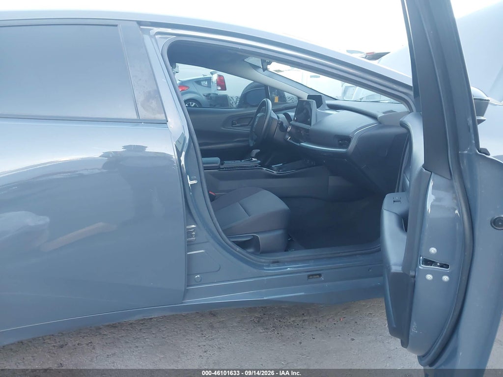 2023 Toyota Prius LE photo 5