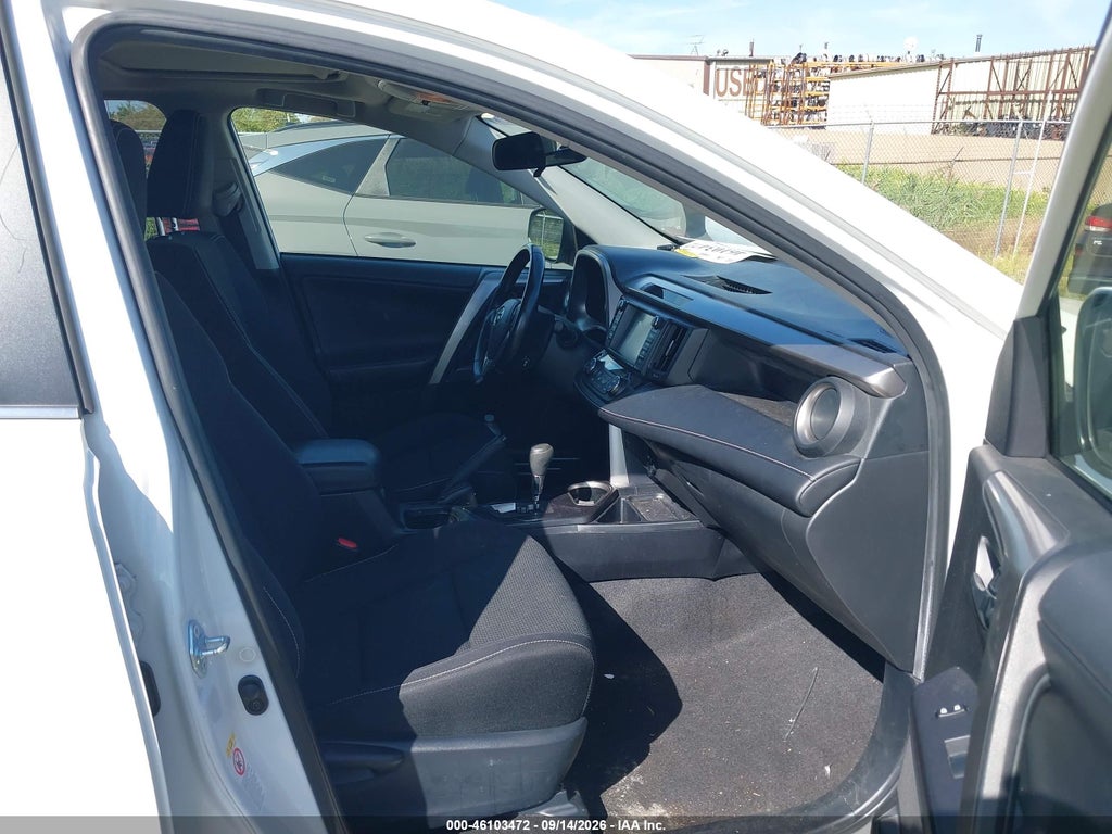 2017 Toyota RAV4 XLE photo 5