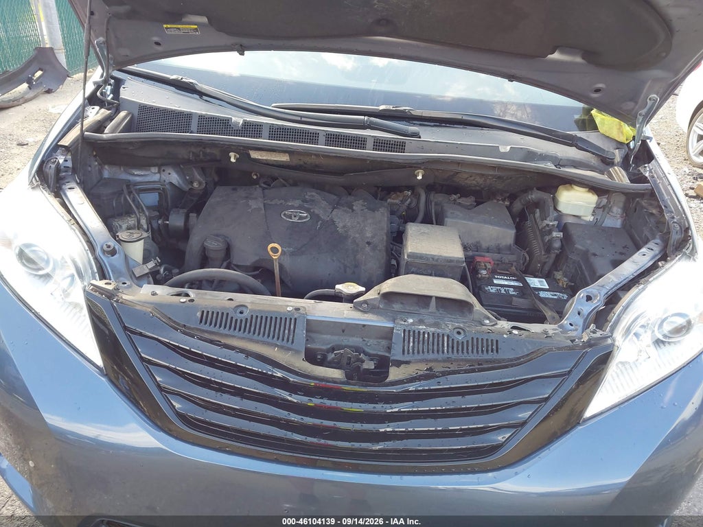 2017 Toyota Sienna XLE 8 Passenger photo 10