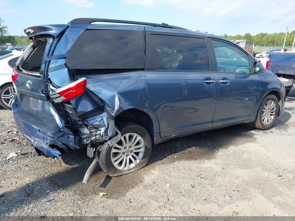 2017 Toyota Sienna XLE 8 Passenger photo 4