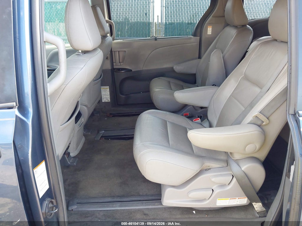 2017 Toyota Sienna XLE 8 Passenger photo 8