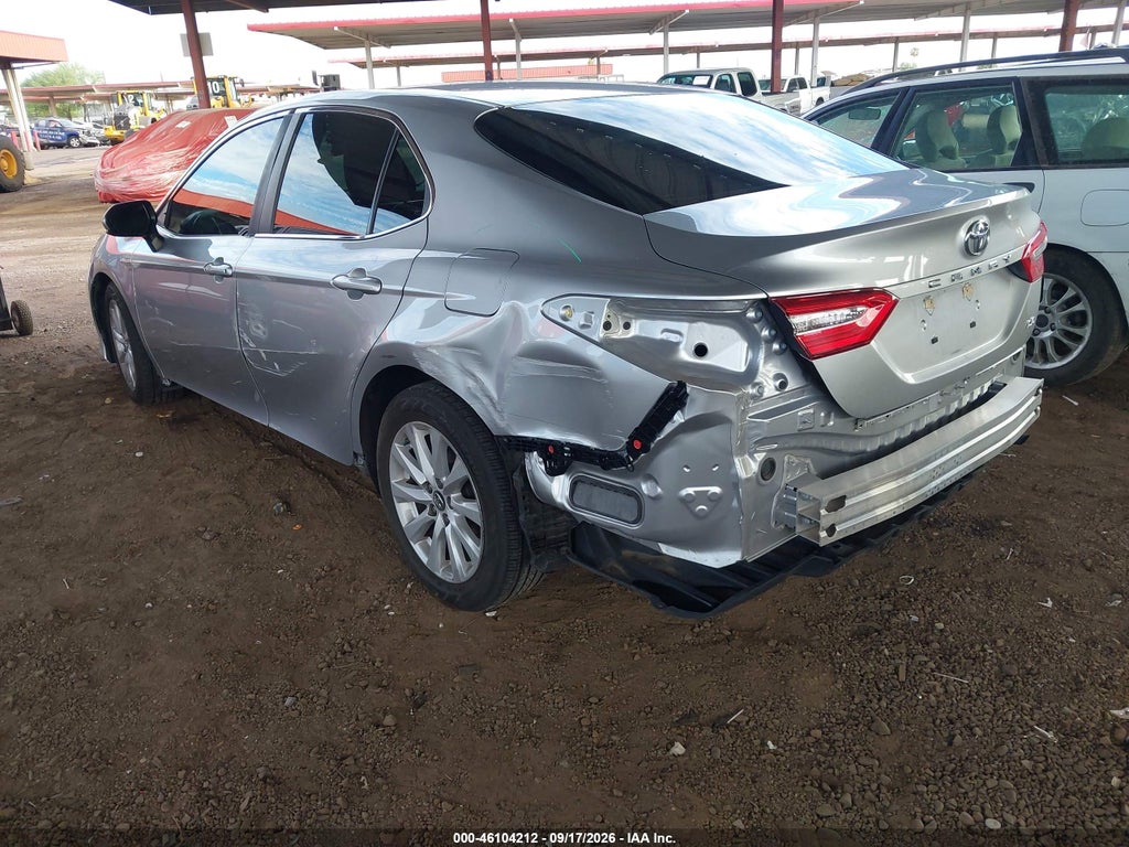 2018 Toyota Camry LE photo 3