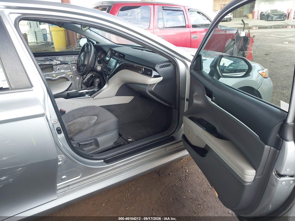 2018 Toyota Camry LE photo 5