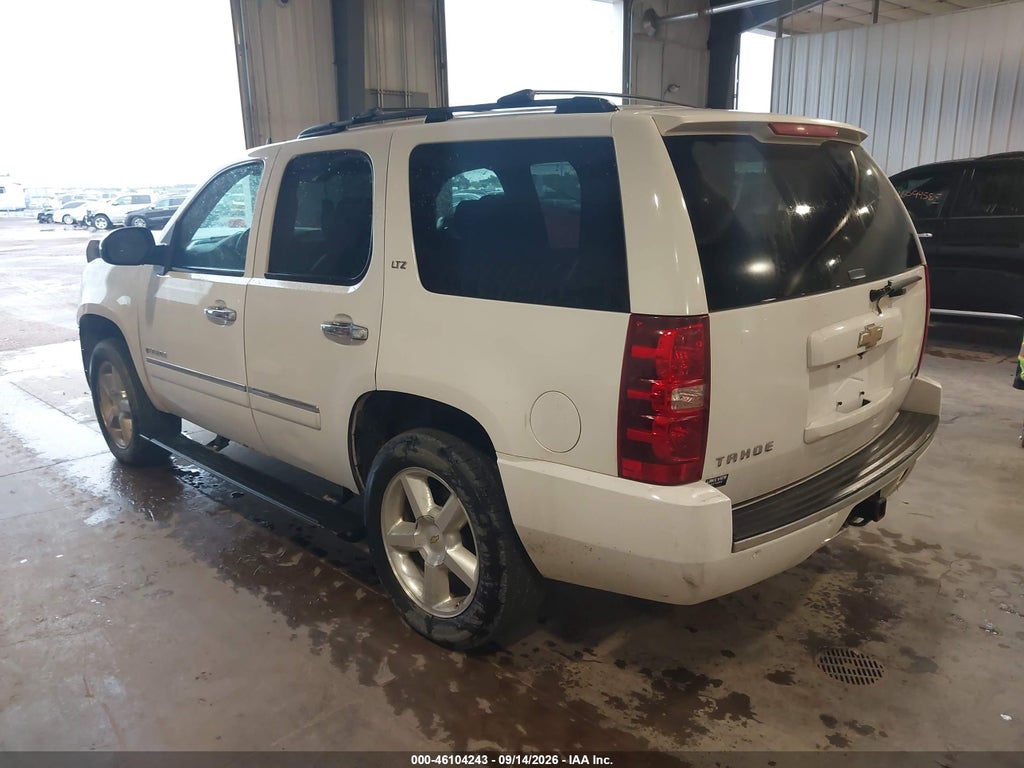 2009 Chevrolet Tahoe LTZ photo 3