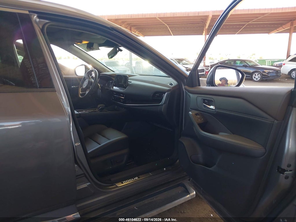 2023 Nissan Rogue SL FWD photo 5