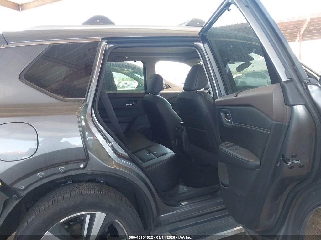 2023 Nissan Rogue SL FWD photo 8