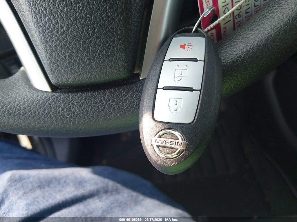 2015 Nissan Rogue SV photo 11