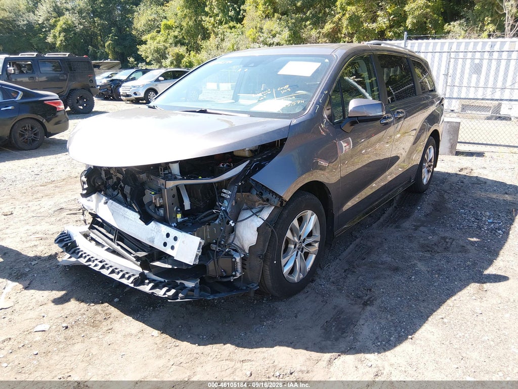 2022 Toyota Sienna Limited photo 2