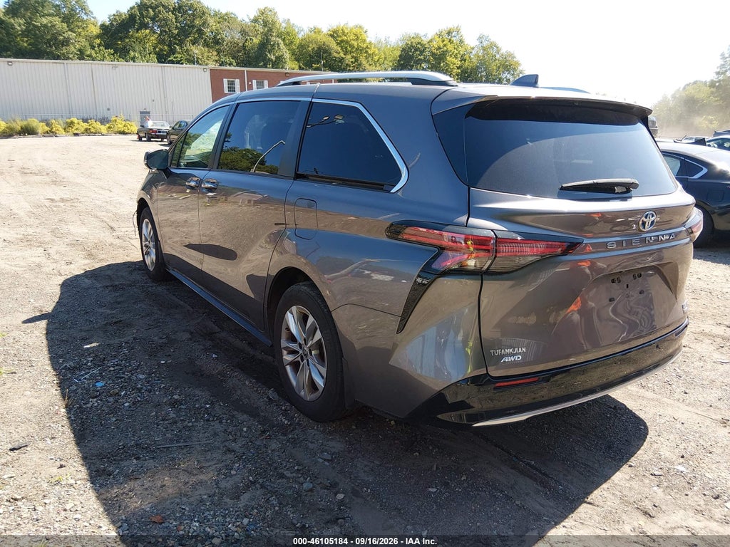 2022 Toyota Sienna Limited photo 3