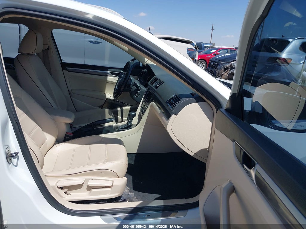 2016 Volkswagen Passat 1.8T R-Line photo 5