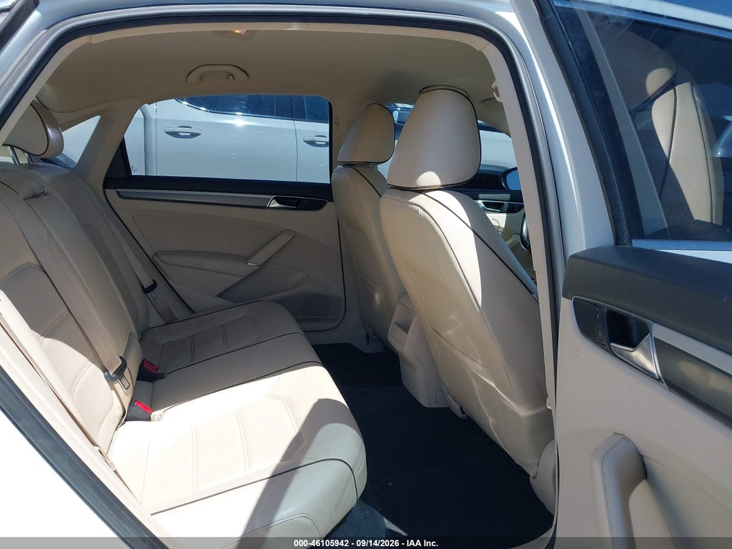 2016 Volkswagen Passat 1.8T R-Line photo 8