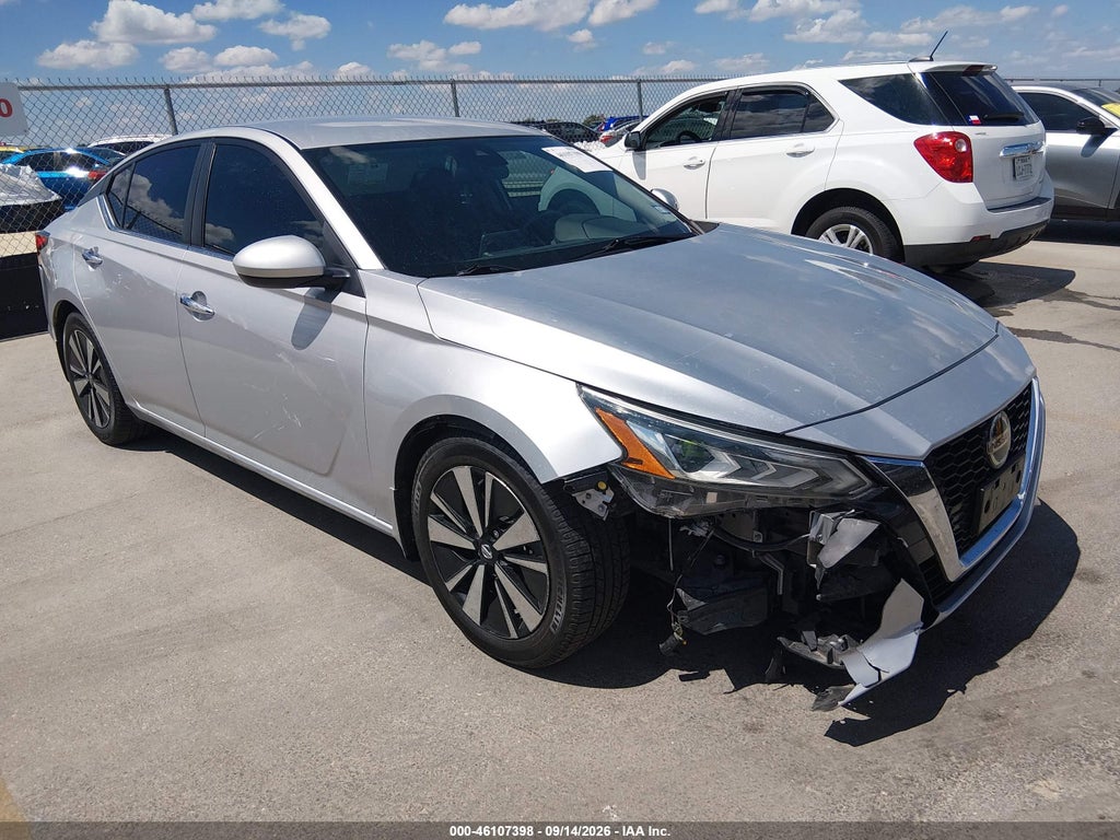 2022 Nissan Altima SV FWD photo 1