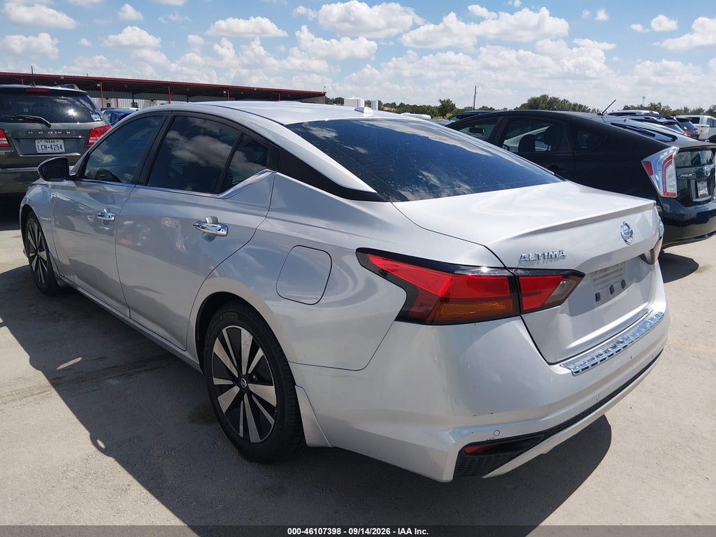 2022 Nissan Altima SV FWD photo 3