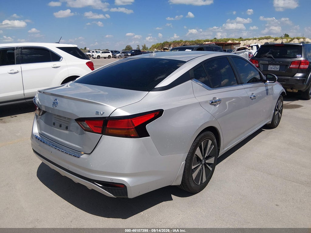 2022 Nissan Altima SV FWD photo 4