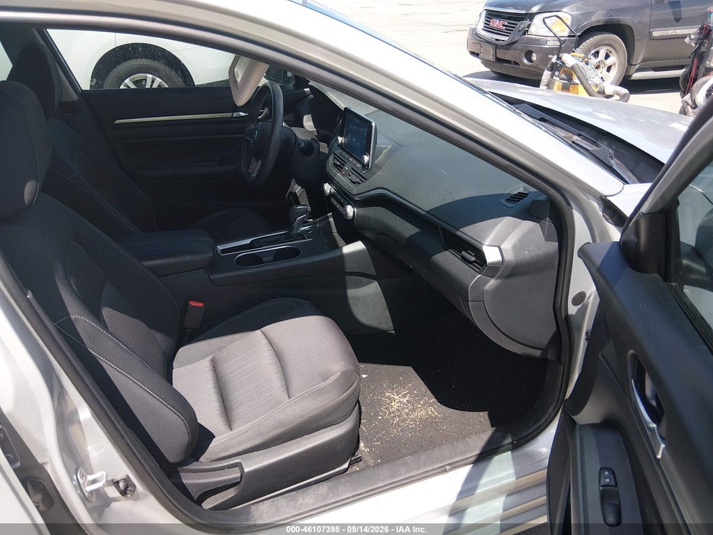 2022 Nissan Altima SV FWD photo 5