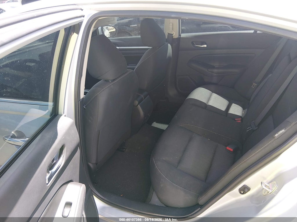 2022 Nissan Altima SV FWD photo 8