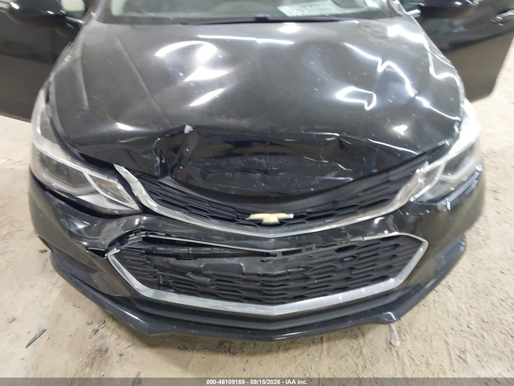 2017 Chevrolet Cruze LT Auto photo 6