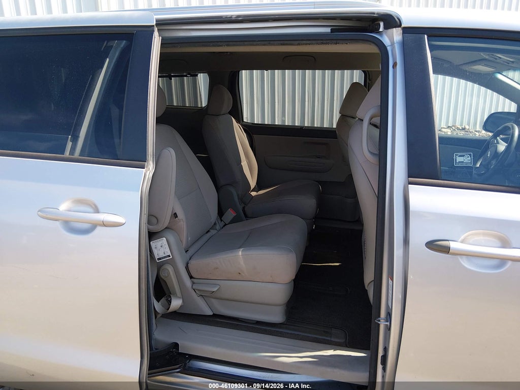 2016 Kia Sedona LX photo 8