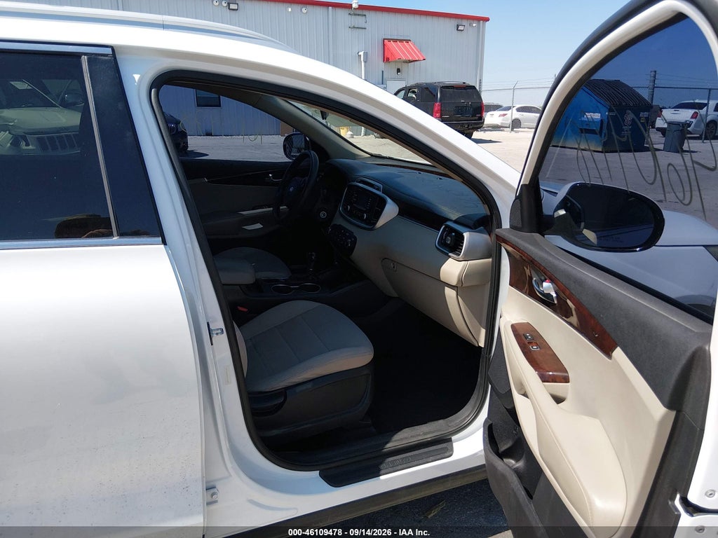 2016 Kia Sorento 3.3L LX photo 5