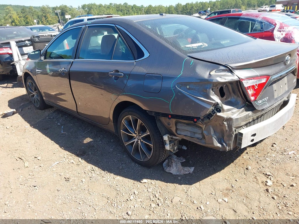 2016 Toyota Camry XSE photo 3