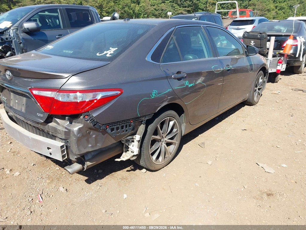2016 Toyota Camry XSE photo 4