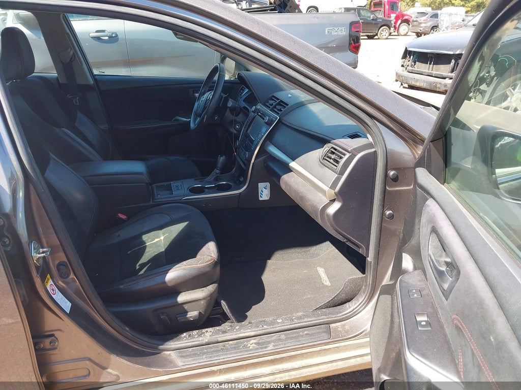 2016 Toyota Camry XSE photo 5