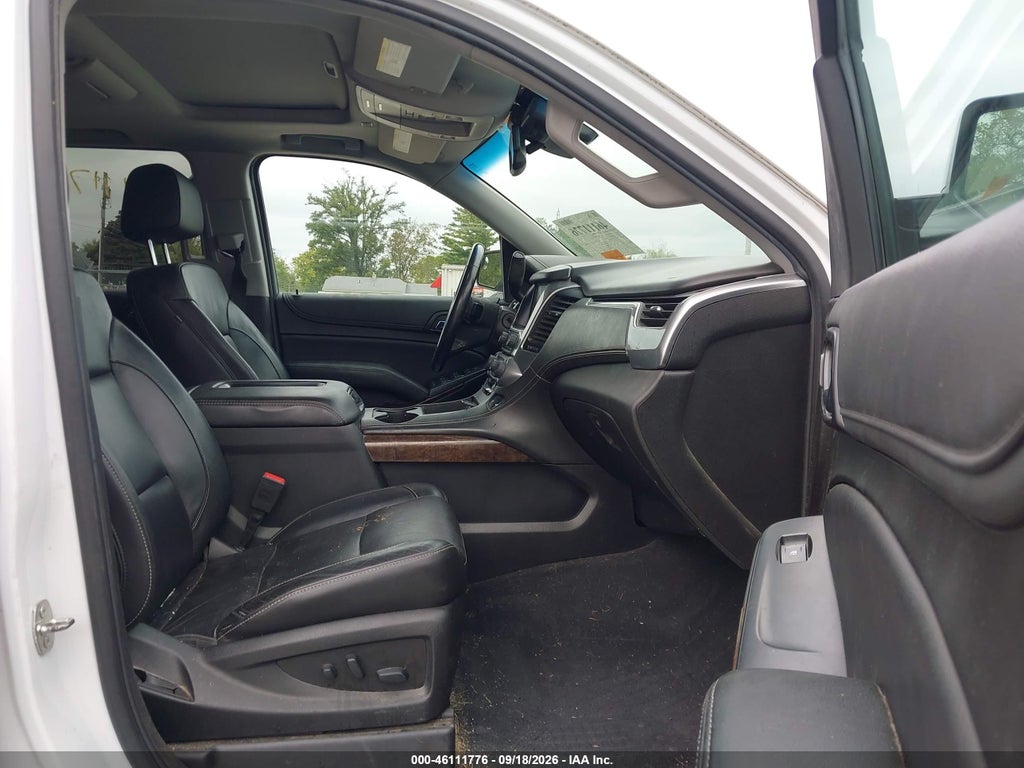 2019 Chevrolet Suburban LT photo 5
