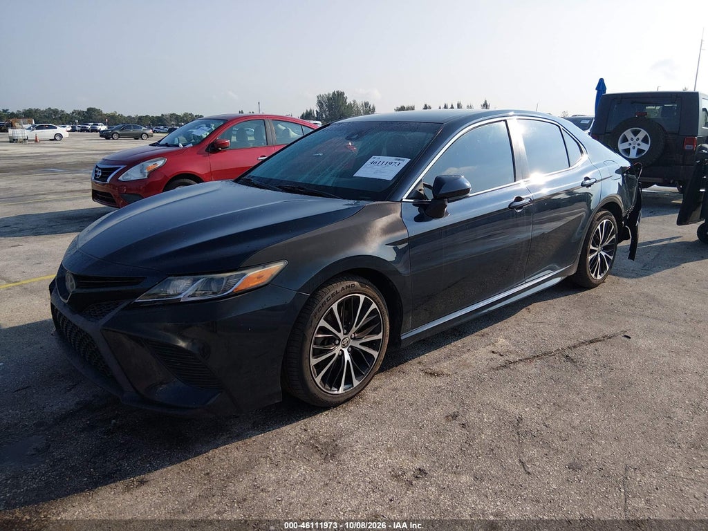 2019 Toyota Camry SE photo 2