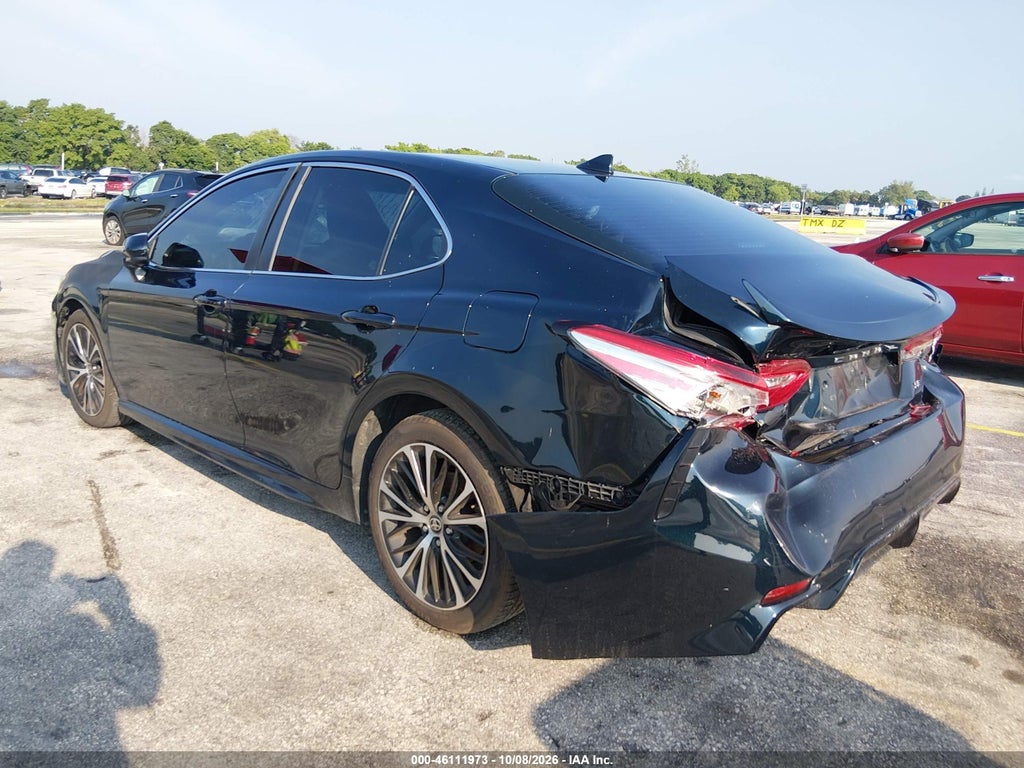 2019 Toyota Camry SE photo 3