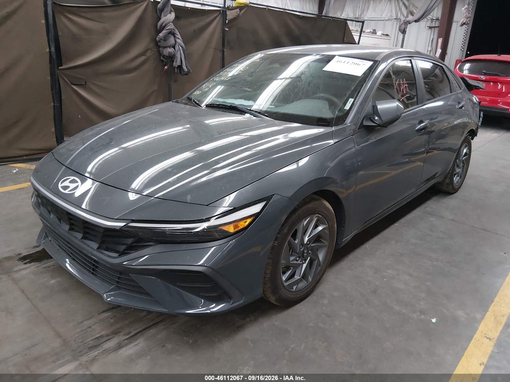2024 Hyundai Elantra SEL photo 2